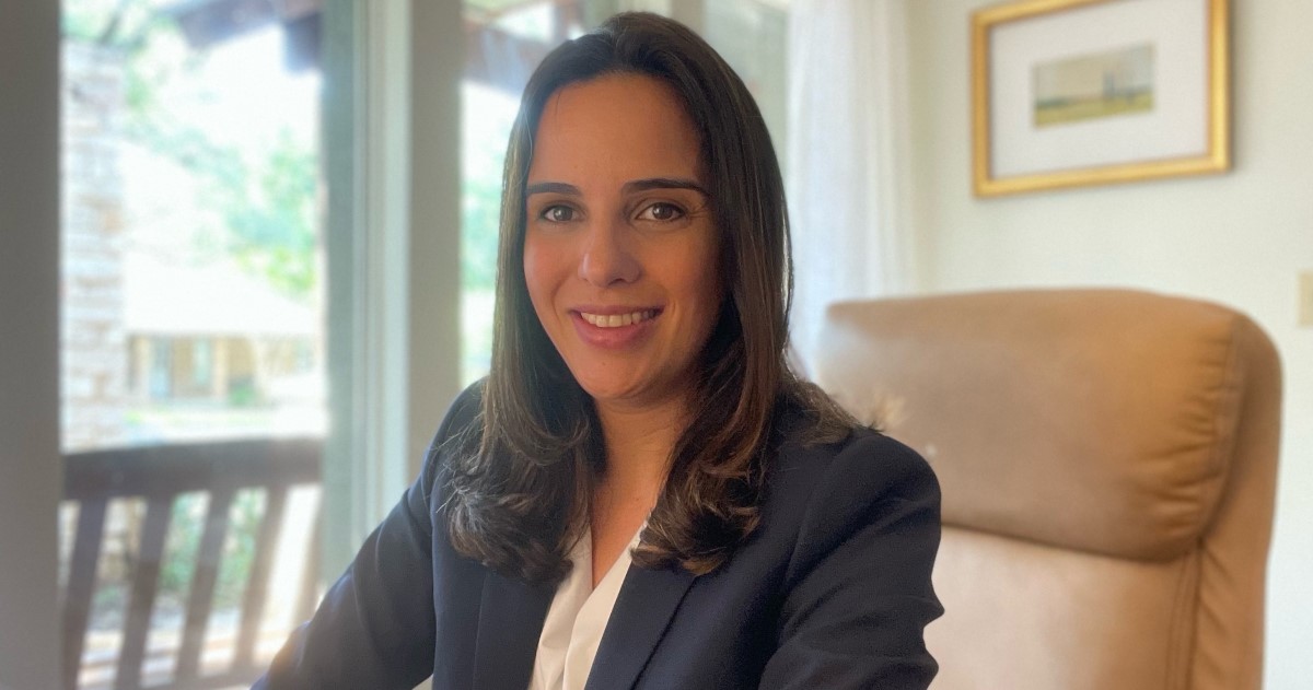 Carolina Nascimento at desk